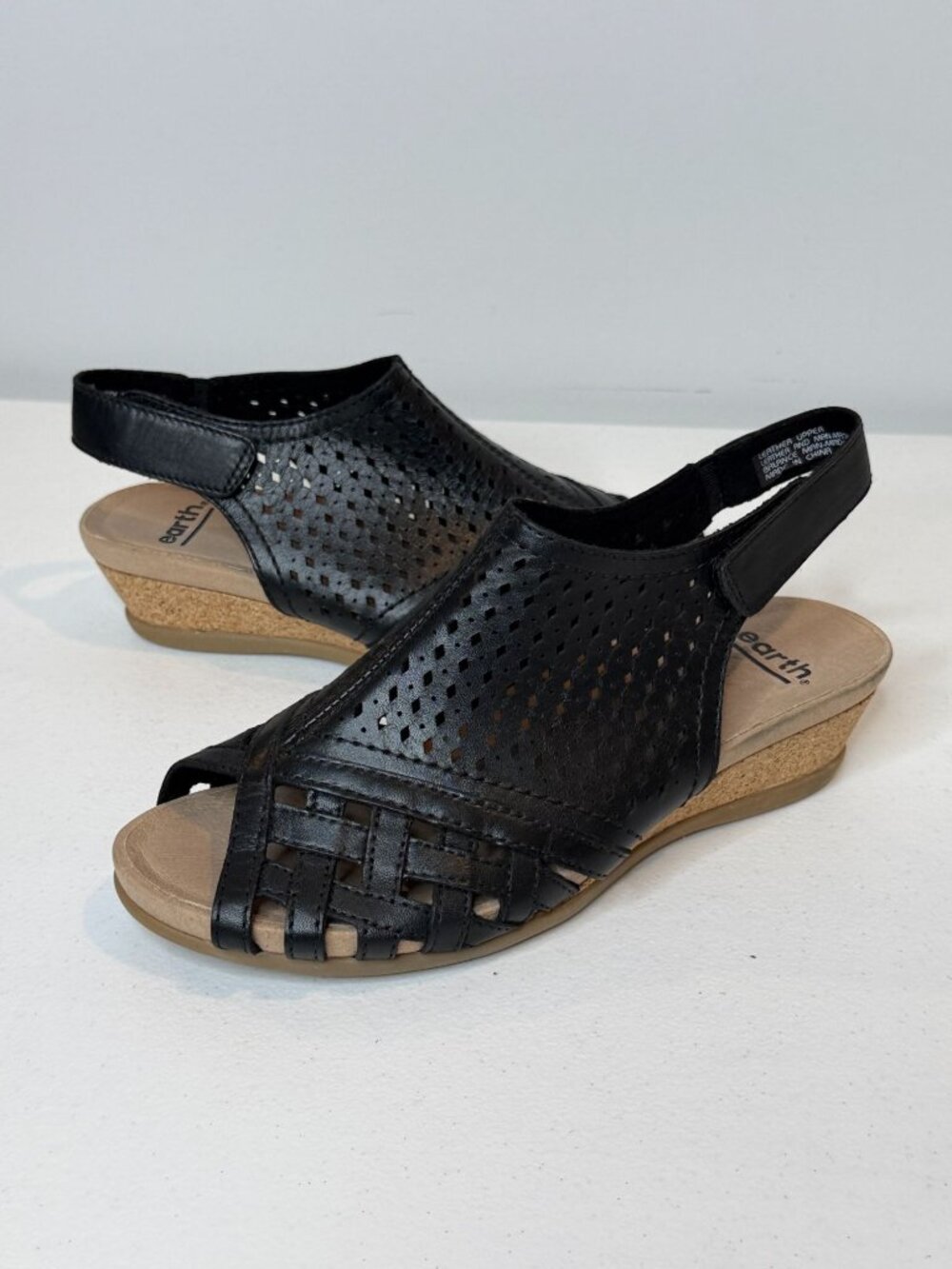 Earth Pisa Galli Wide Black Leather Comfort Wedge Sandals Size 6W